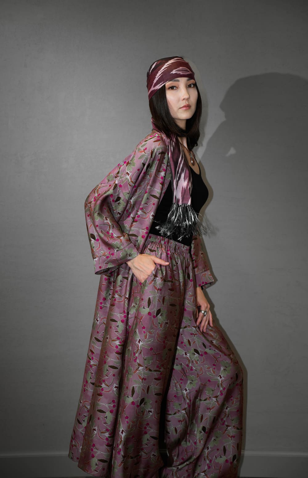 TURANAI set: kimono jacket and wide trousers in a muted rose botanical print